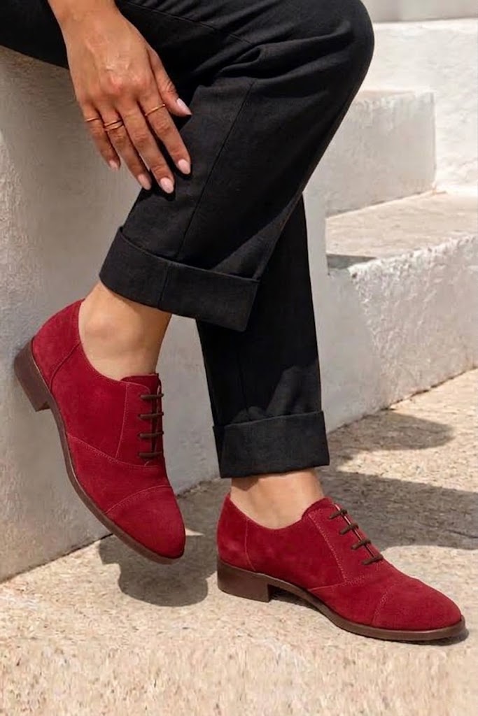 Women's cherry red classic oxfords and derby shoes with round toe and chunky rubber lug sole - Worn view